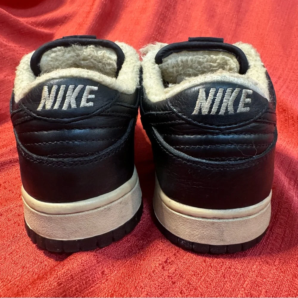 NIKE Rare Dunk‎ Low 6.0 Women's 8/Mens 6.5 454760-001, EUC